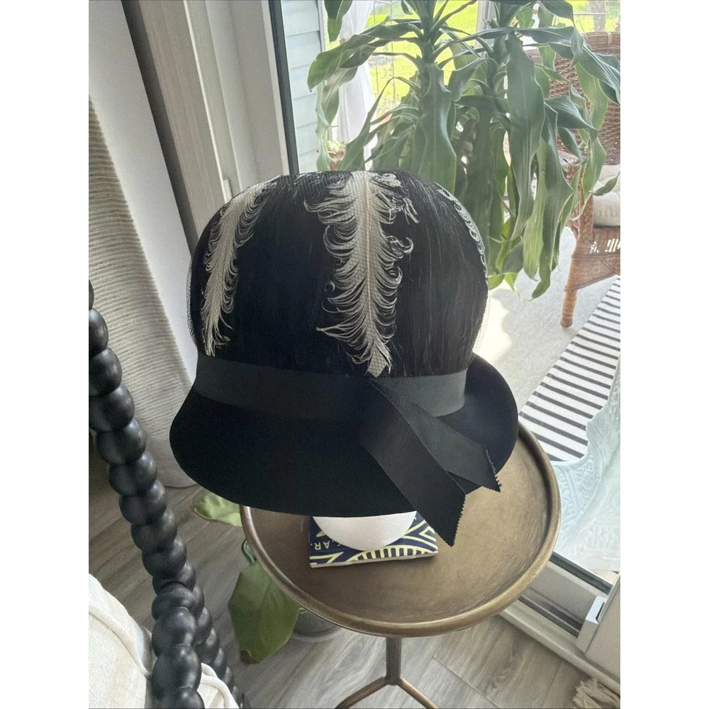 Vintage Mr. Henri Of New York Flapper Hat. Feathers Black And White.